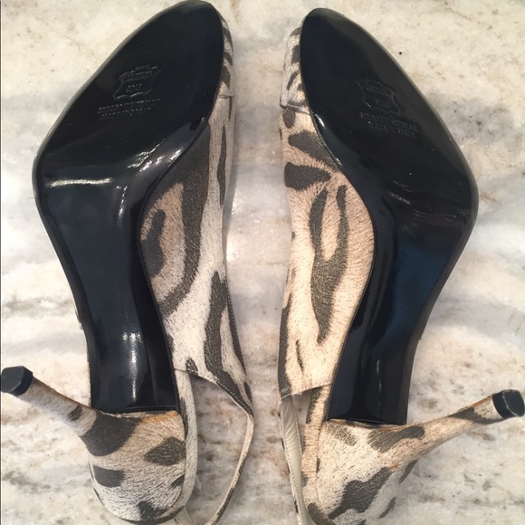 Stuart Weitzman Slingback Animal Peint Heels - Picture 4 of 7